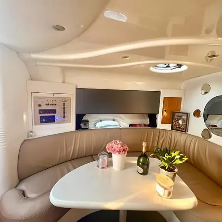 Côte D'azur Sur Un Navire De Plaisance Hotel en barco Mandelieu