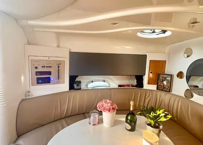 Côte D'azur Sur Un Navire De Plaisance Hotel en barco Mandelieu